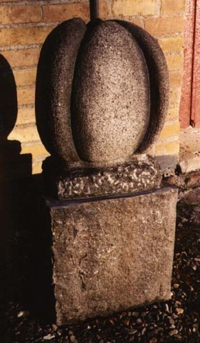 Fotograf: Eget foto
Værk  titel: Vækst 
Værk  type: Skulptur 
Materiale: Granit 
Størrelse: 78 x 32 x 25 cm 
Færdiggjort: 1990 
Placering: Højbjerg Andelsselskab, Galten 