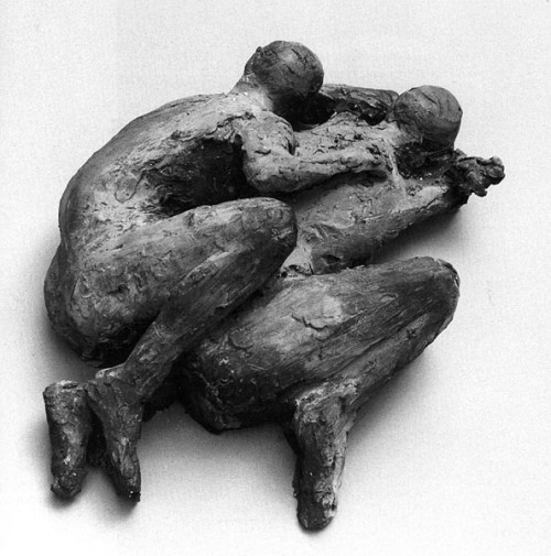 Fotograf: Helge Krempin
Værk  titel: To mennesker i angst 
Værk  type: Figur 
Materiale: Bronze 
Størrelse: længde 43 cm. 
Færdiggjort: 1985 
Placering: Flensborg Museum 