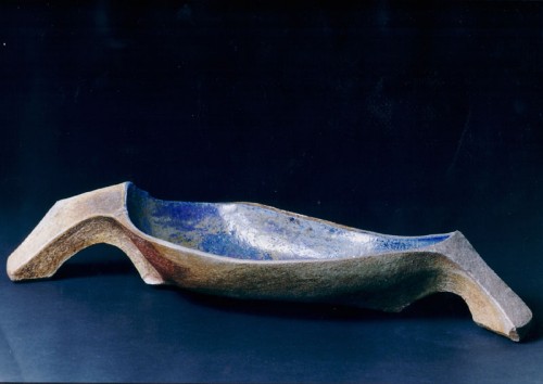 Fotograf: Erik Balle Poulsen
Værk  titel: Liggende fad 
Værk  type: Keramik 
Størrelse: 63 cm 
Færdiggjort: 1999 