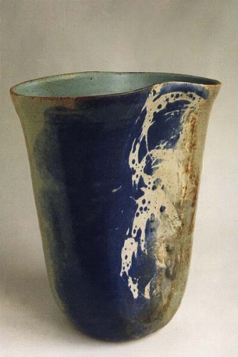 Fotograf: Eget foto
Værk  titel: Uden titel 
Værk  type: Vase 
Materiale: Stentøj 
Størrelse: 22x16 cm 
Færdiggjort: 1993 