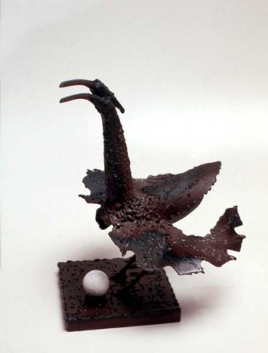 Fotograf: Kalmo Foto, Frederikshavn
Værk  titel: Præstation 
Værk  type: skulptur 
Materiale: Jern 
Størrelse: 30 x 18 x 20 cm 
Færdiggjort: 1996 
Placering: Privat eje 