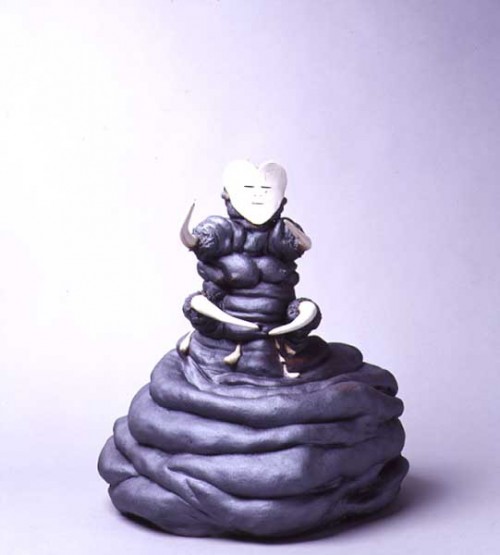 Fotograf: Eget foto
Værk  titel: Sukhjerte - Den lille hvide løgn 
Værk  type: Skulptur 
Materiale: Stentøj/porcelæn 
Størrelse: 34 x 32 x 30 cm 
Færdiggjort: 2000 