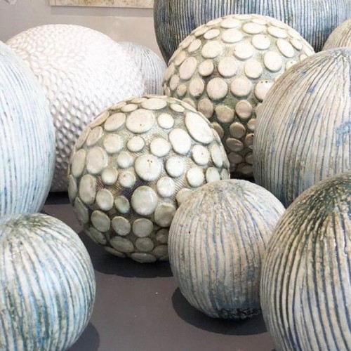 Some news from the studio .... The sea balls measure from 9 to 32 cm in diameter and are made of stoneware.