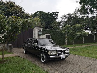 COSTA RICA PRIVATE ESTATE. MERCEDES W123 LIMOUSINE 300D LWB LANG