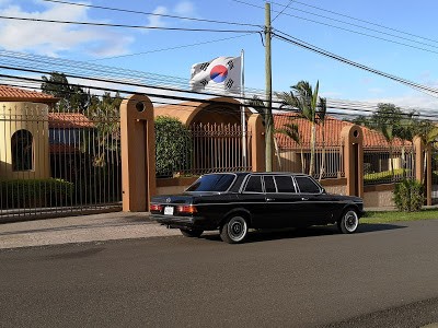 Embassy of Costa Rica in Seoul, Korea (Republic). MERCEDES LIMO W123