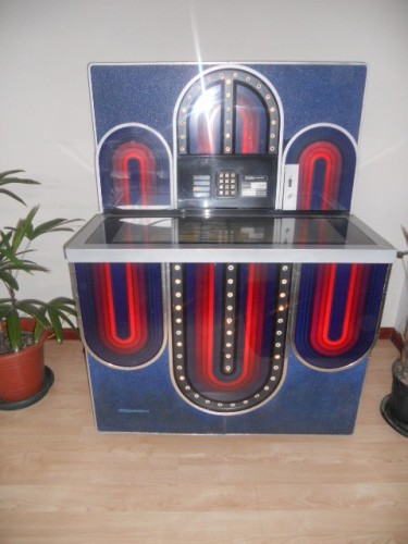 GAMIFICATION 1977 SEEBURG JUKE BOX MODEL STD4 MARDI GRAS