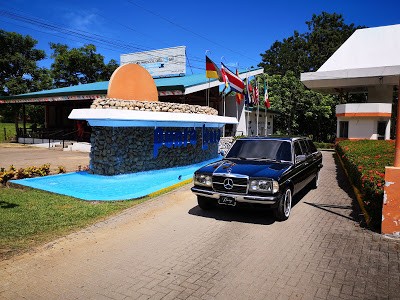 Hotel--Club-Punta-Leona-Jaco.-300D-MERCEDES-W123-LIMOUSINE-TRANSPORTATION.jpg