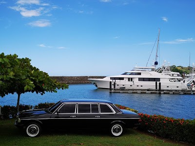 MERCEDES 300D AND COSTA RICAN YACHT. LOS SUENOS MARINA