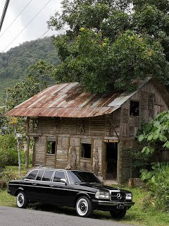 WOOD-HOUSE.-CARTAGO-COSTA-RICA-MERCEDES-LIMOUSINE-RIDES.jpg